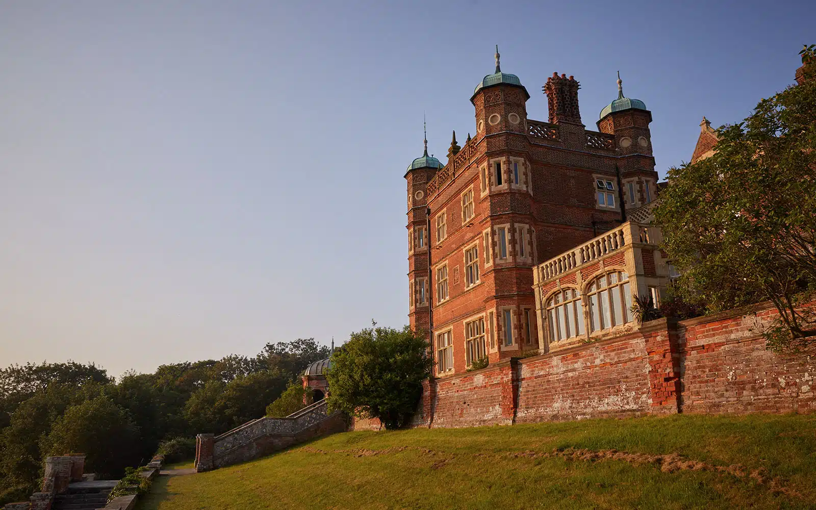 Bawdsey Manor welcomes back former RAF personnel for special reunion weekend